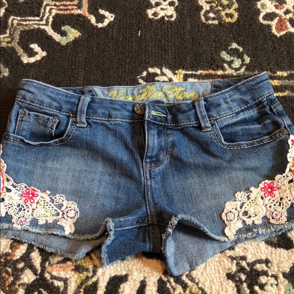 Vanilla Star shorts size 5
